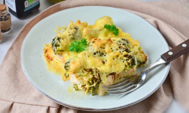 Курица с брокколи под сыром, фото lefood