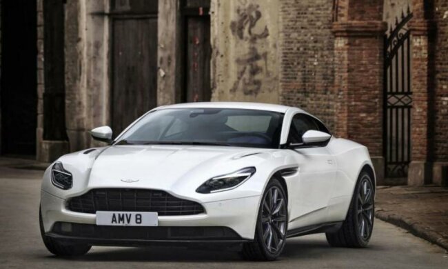 Aston Martin похвалилася розкішним суперкаром
