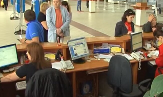 Львовянам повысили зарплаты, но повезло не всем