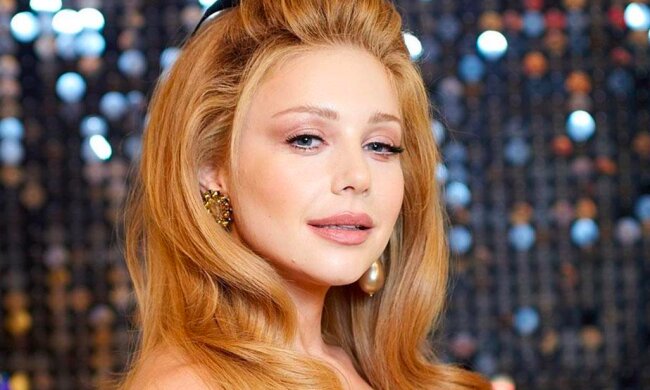 "Как новогодний подарок": Кароль в пикантном образе покорила выступлением на "Танцы со звездами"