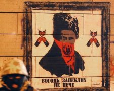 "Ікони революції" повернули на Грушевського