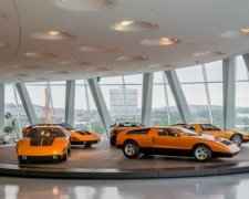 Mercedes-Benz запропонував співробітникам BMW безкоштовне обслуговування