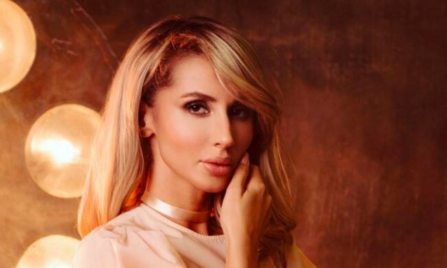 Лобода на відпочинку засвітилася у компанії незнайомця: "Це ваші чоловік і дитина?"