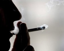 Американцю суд заборонив палити у власній оселі