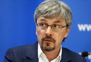 На 1+1 пояснили, чому Зеленський виступив перед Порошенко