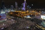 У Польщі багатотисячні мітинги за аборти переросли в сутички з поліцією: "Це означає війну"