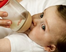 Росіянка "заспокоїла" горілкою чотиримісячне немовля