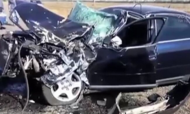 Пьяный запорожский судья на иномарке влетел в трактор