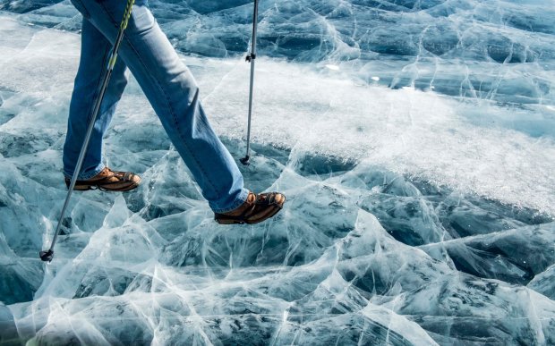 Минус 25 — не проблема: безумный сорвиголова покорил ледяной марафон в одних джинсах и туфлях
