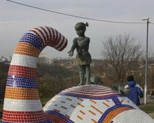 У Києві з Пейзажної алеї вкрали скульптуру