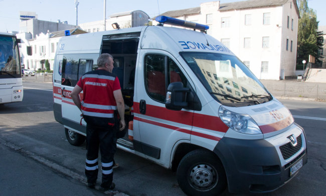 В Запорожье молодой парень умер прямо в автобусе: внезапно стало плохо