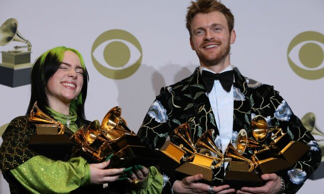 Найзнаменитіша музична премія "Греммі" замилює очі, вручаючи підставні статуетки