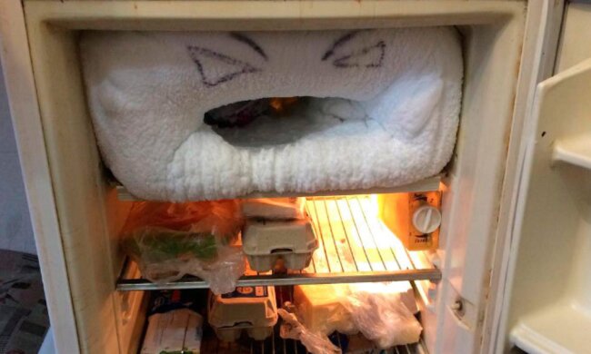 Лед в холодильнике, скриншот: YouTube