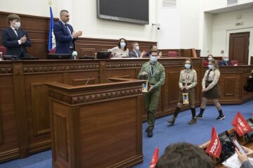 У Київраду привезли Вифлеємський вогонь, фото: kiev.klichko.org