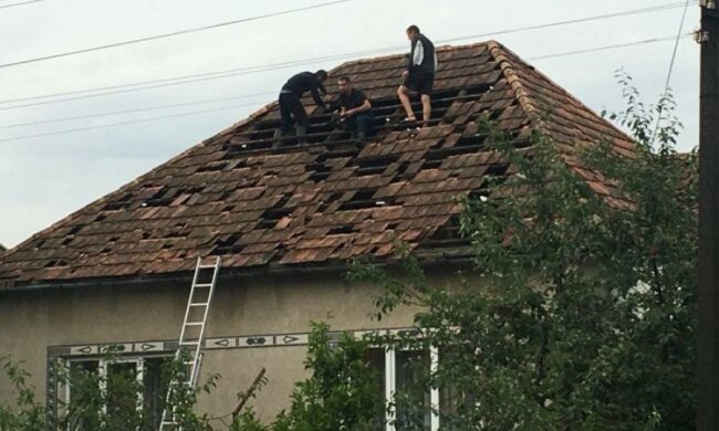 Град, як кулак: моторошна стихія забрала сон та спокій українців
