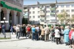 черга в банк, скріншот з відео