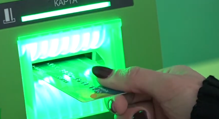 Банковская карта. Фото: скрин youtube