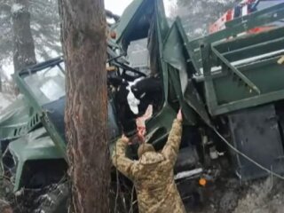 На Львовщине перевернулся грузовик с военными, фото: Підслухано Новояворовск