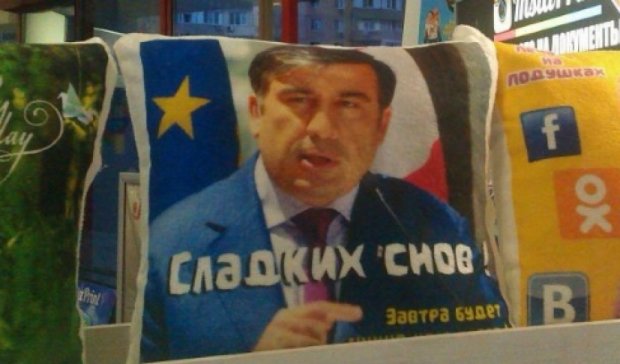 В Одесі продають подушки з Саакашвілі за 180 гривень