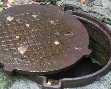 Жители Черкасс украли люк для продолжения праздника