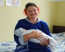 Життя після 40: жінка стала мамою 16-й раз