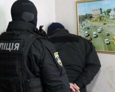 Нари із зручностями: під Києвом конвоїри з наркотиками і алкоголем "обслуговували" затриманих