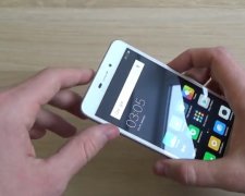 Xiaomi возродит сенсорный телефон-раскладушку 