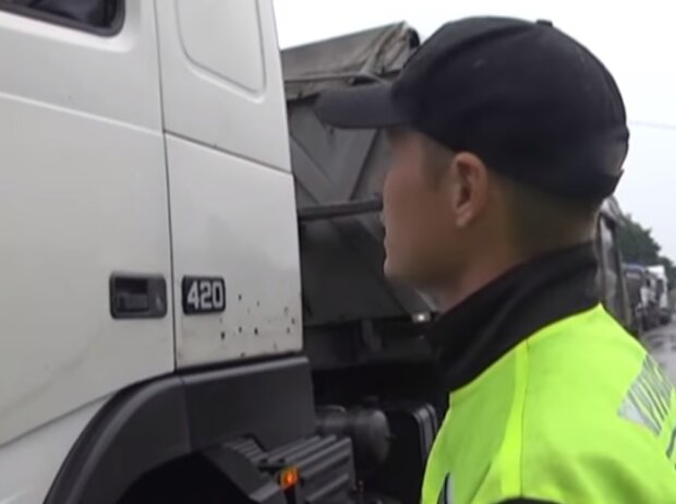 Водію вантажівки виписали рекордний штраф: віз 22 зайві тонни