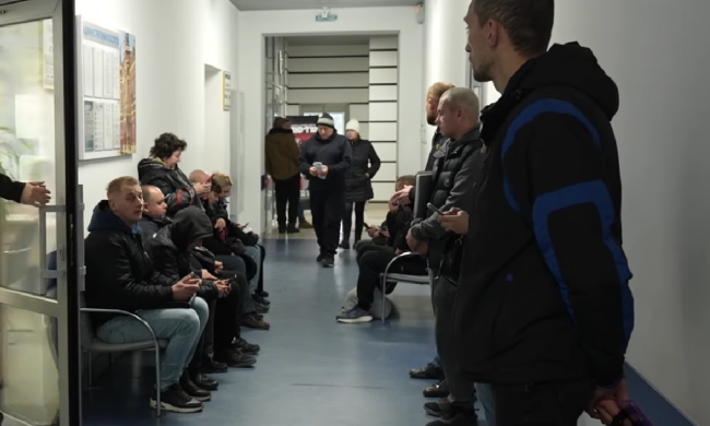 Подача документів на відстрочку. Фото: скрін youtube