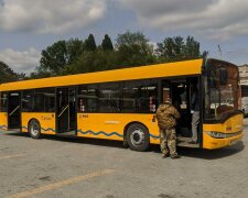 Філатовські маршрутки в Дніпрі не витримують пасажирів, а нові автобуси застрягли на митниці