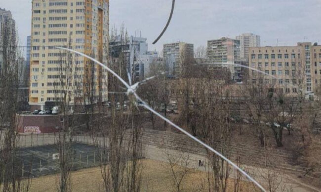 Розбите вікно / фото: Київ Оперативний