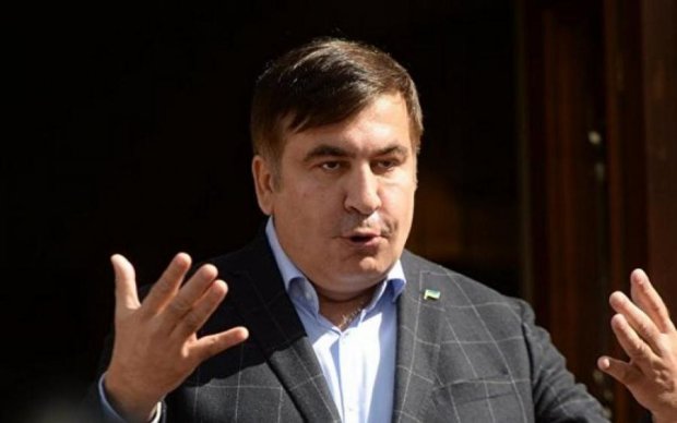 Саакашвили ткнул носом Луценко в нарушения закона