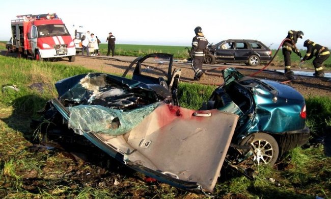 Життя молодих одеситів повисли на волосині, страшна аварія не залишила шансів: моторошні кадри