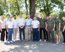 Візит високого гостя у Дніпрі: Посол Бельгії на власні очі побачив, як екоінспектори рахують трильйонні збитки від війни
