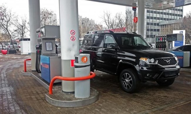 Цены на бензин "рискованно" снизились, однако радоваться не стоит