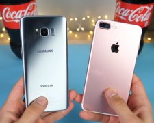 Galaxy S8 и iPhone 7 заморозили в Coca-Cola