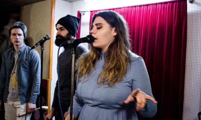 Формы солистки KAZKA всплыли в Турции: полюбоваться может каждый