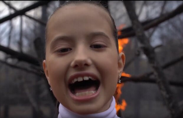 "Земля уже мертва", - украинские дети песней умоляют поджигателей остановиться