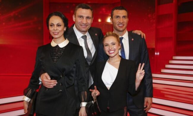 Кличка засікли на елітному відпочинку з красунею