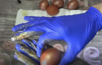 Золоті яйця на Великдень, кадр з відео