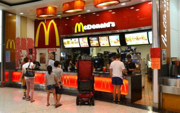 McDonalds напоил беременную чистящим средством вместо кофе