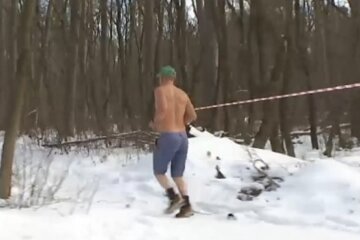 Екстремал взимку. Фото: скріншот відео