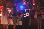 Франківчанин припаркувався у стіну і прихопив "на пам'ять" дорожній знак, - копи оніміли від нахабства