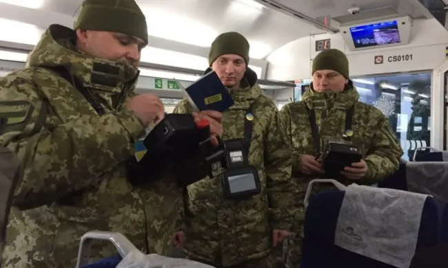 Прикордонники в поїзді
