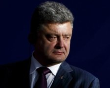 Депутат высмеял открытку от Порошенко (фото)