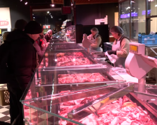 Супермаркет, м'ясо. Фото: скрін youtube