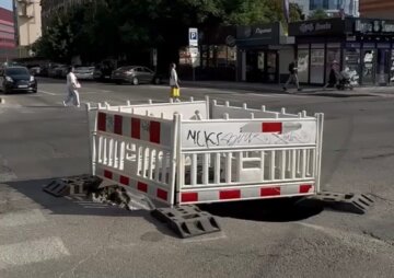 Провалля на дорозі у Дніпрі