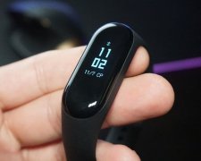 Тупой хлам: Xiaomi Mi Band 3 измеряет пульс даже у салфетки