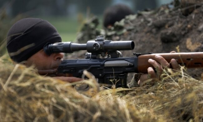 Провокации и снайперы: боевики 21 раз обстреляли позиции сил АТО