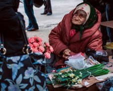 Человечность существует: неравнодушные прохожие спасли убитую горем пенсионерку